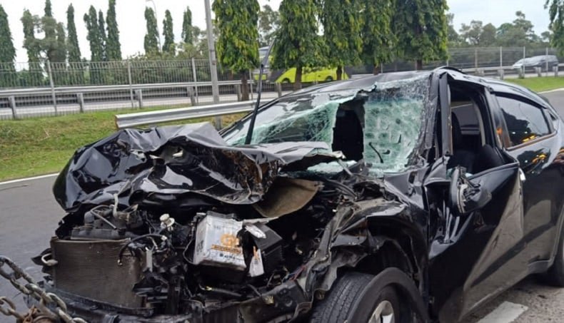 Sopir Mengantuk, Mobil Xenia Hantam Harrier di Tol Jagorawi